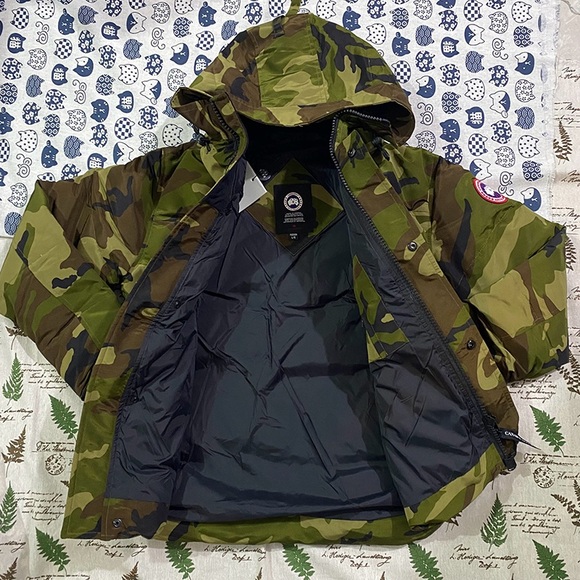 Canada Goose Fusion Fit Military Green Camouflage Down Jacket - Picture 9 of 11